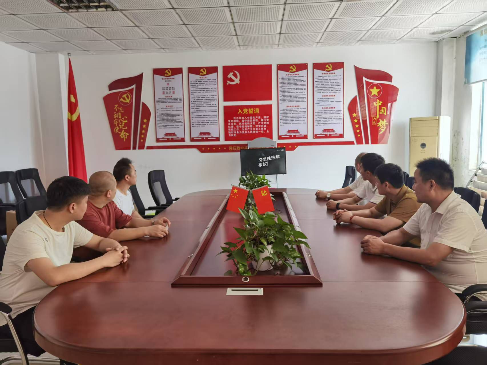 安全生产月|刘庄矿业综采二队:强化安全教育 筑牢安全防线(祝庆阳).jpg
